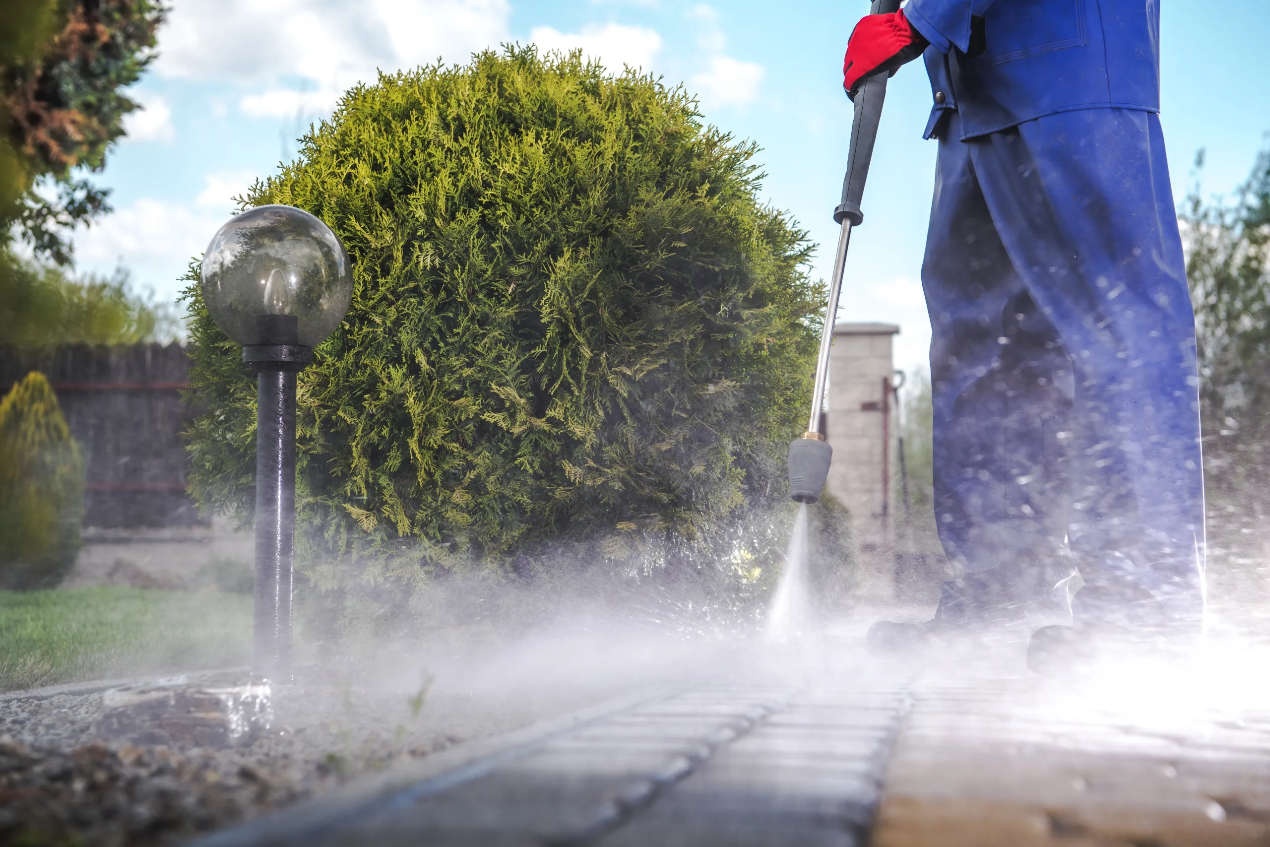 Driveway power washing Connecticut — Roldan Landscaping